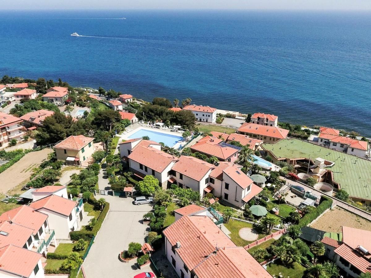 Apartment Le Margherite - Slr261 By Interhome Costarainera Εξωτερικό φωτογραφία